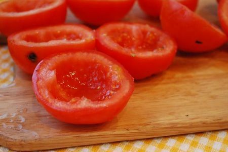 Фаршированные помидоры с мятой и фетой: шаг 3