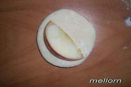 Яблочные пирожки: шаг 3