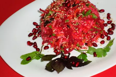 Cалат из свеклы с кольраби и кунжутом: шаг 4