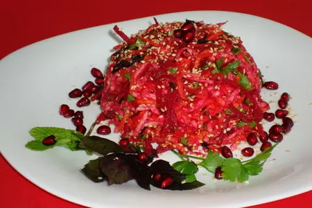 Cалат из свеклы с кольраби и кунжутом: шаг 6