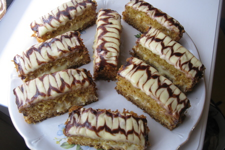 Бисквит на кефире, пирожные и торт из него: шаг 9