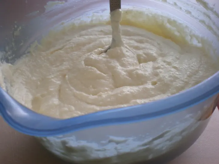 Творожные запеканки с клубникой.: шаг 2