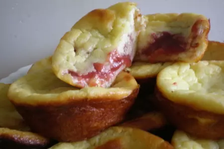 Творожные запеканки с клубникой.: шаг 7
