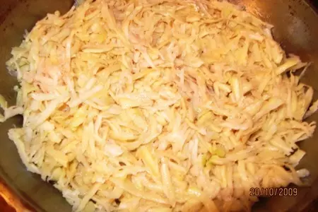 Картофельная запеканка под сырно-шкварочным соусом: шаг 2