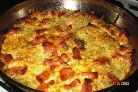 Картофельная запеканка под сырно-шкварочным соусом: шаг 7