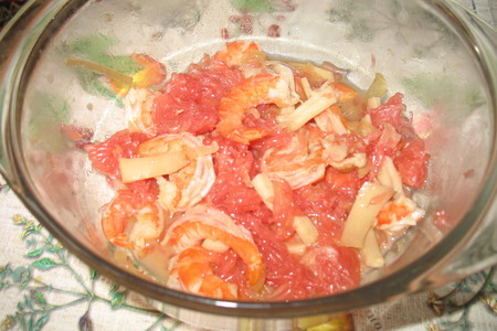 Салат из креветок с грейпфрутом: шаг 1
