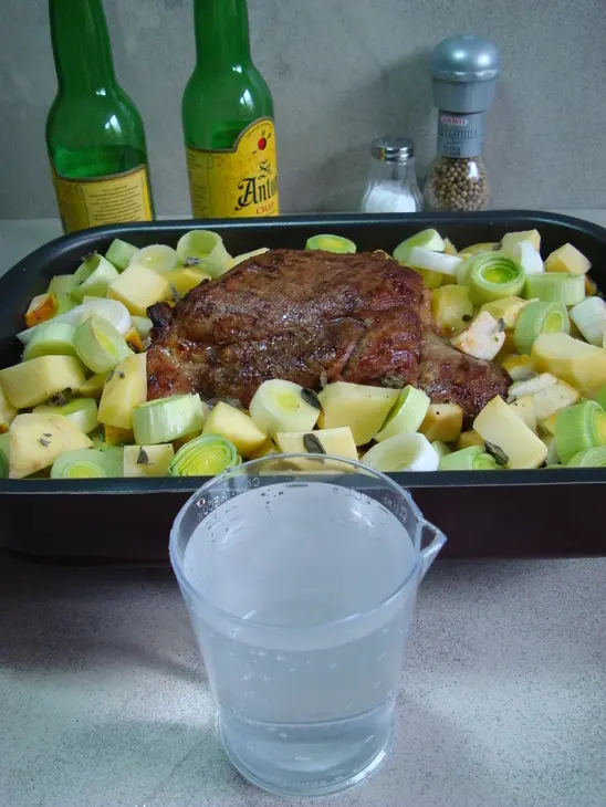Бедро индейки с овощами, пореем и майораном: шаг 7