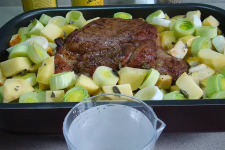 Бедро индейки с овощами, пореем и майораном: шаг 7