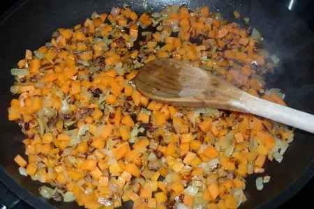 Жаркое в горшочках ( куринные потрошки с рисом ): шаг 1