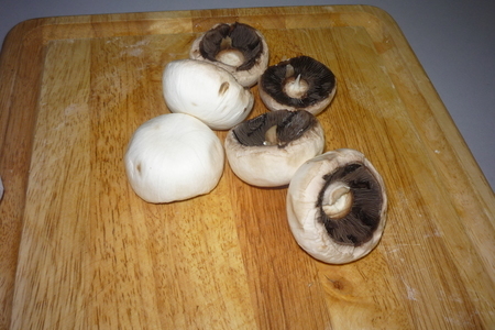 Яйца фаршированные с грибами.: шаг 1