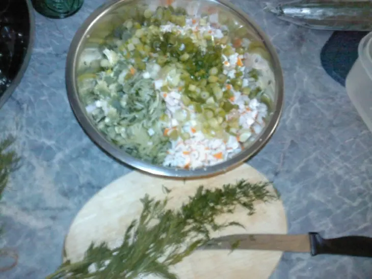 Салат "брокколи с крабовыми палочками": шаг 1
