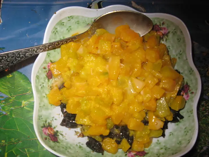 Пирожки десертные с тыквой, черносливом и грецкими орехами: шаг 4