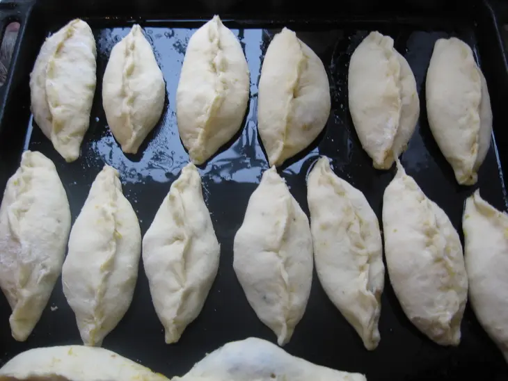Пирожки десертные с тыквой, черносливом и грецкими орехами: шаг 7