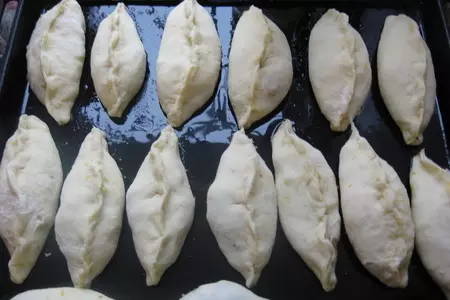 Пирожки десертные с тыквой, черносливом и грецкими орехами: шаг 7
