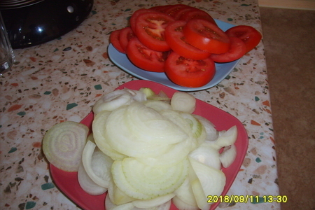 Стейк с помидором и луком: шаг 1