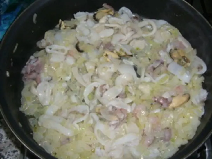 Фунчоза с морскими жителями: шаг 7
