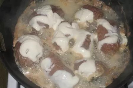 Рулетики из говядины со шпинатом и сыром, тушеные в сметане: шаг 4