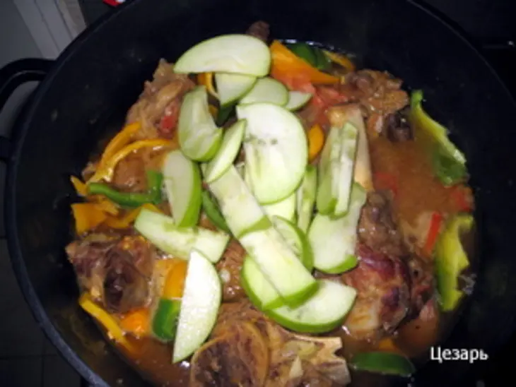 Баранина с  чесноком и овощами: шаг 7
