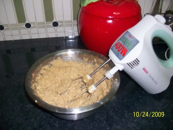 Закрытый яблочный пирог с изюмом и орехами.: шаг 1