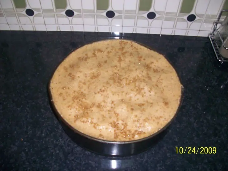 Закрытый яблочный пирог с изюмом и орехами.: шаг 7