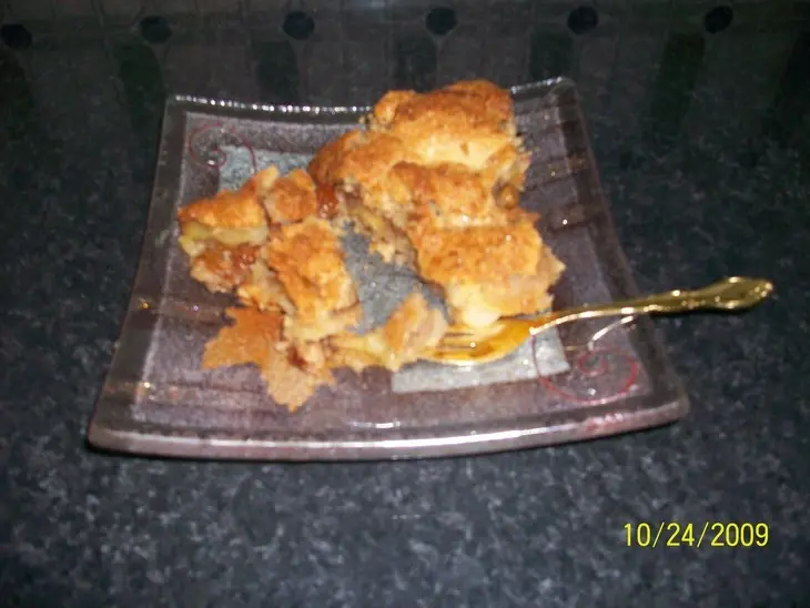Закрытый яблочный пирог с изюмом и орехами.: шаг 9