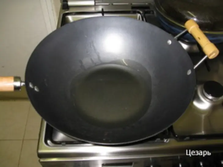 Белые грибы с грудинкой и овощами: шаг 3