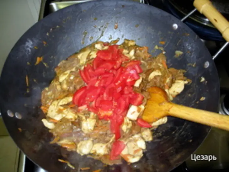 Белые грибы с грудинкой и овощами: шаг 7