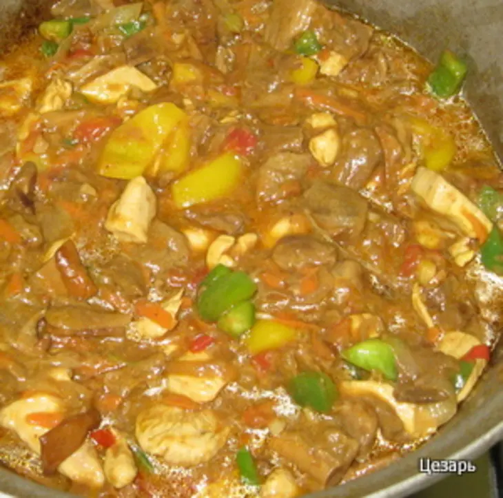 Белые грибы с грудинкой и овощами: шаг 9
