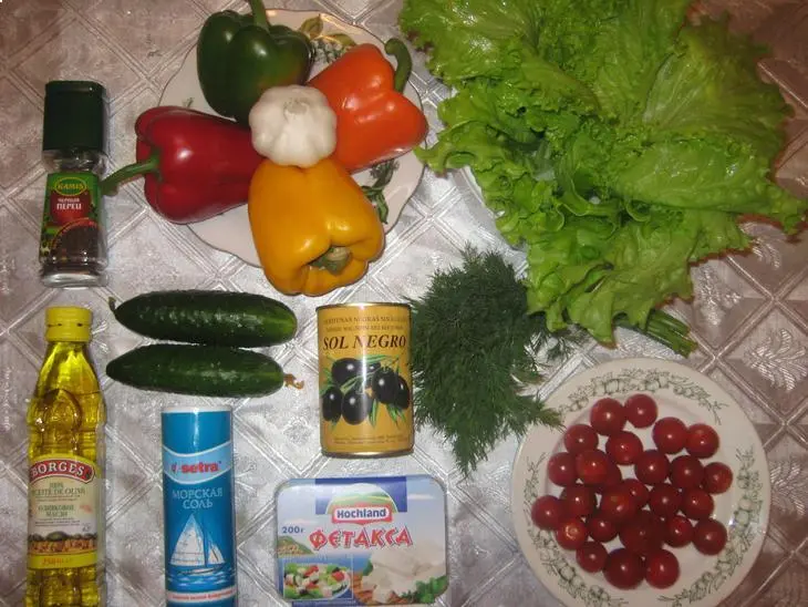 Греческий салат: шаг 1