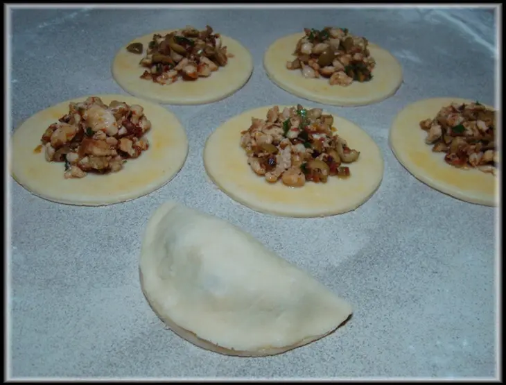 Пирожки empadas с куриным фаршем.: шаг 21