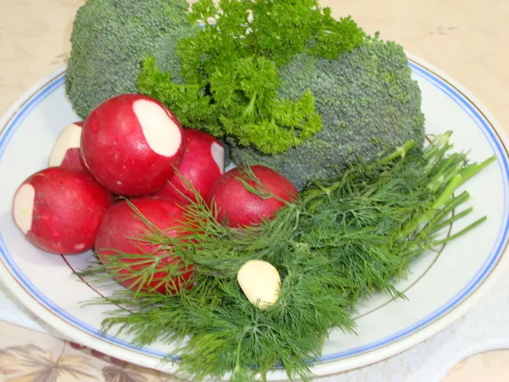 Салат  из  брокколи  с маринованным сыром: шаг 1
