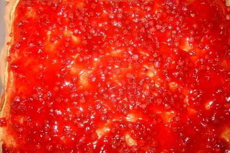 Орехово-маковый пирог с брусникой и шоколадом.: шаг 4