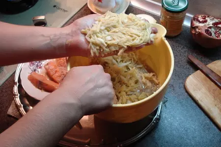 Красная рыбка в кожушке: шаг 2