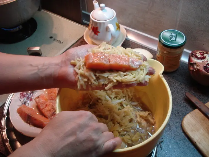 Красная рыбка в кожушке: шаг 3