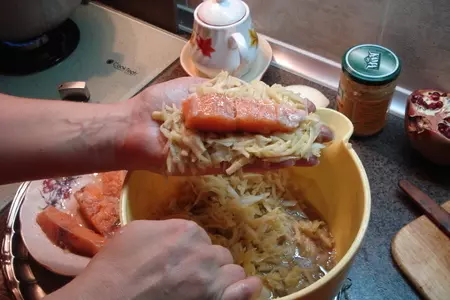 Красная рыбка в кожушке: шаг 3