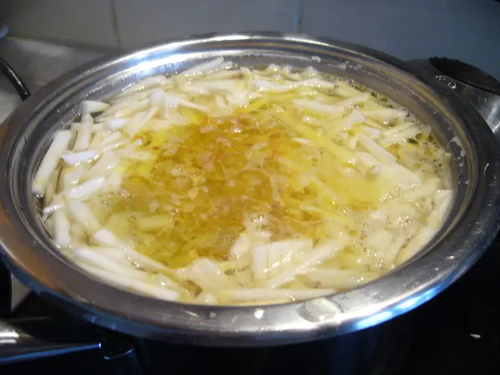 Сырный суп-пюре с крессом: шаг 1