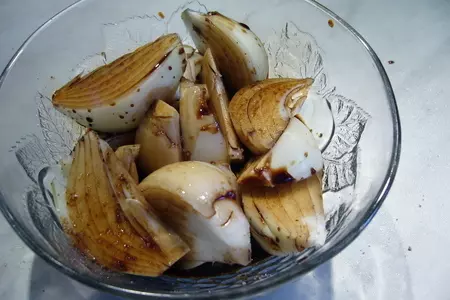 Индюшка в вермуте с карамелизованным луком и картошкой: шаг 1