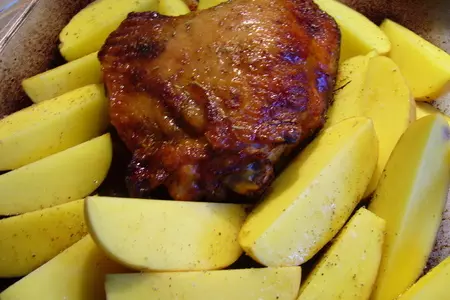 Индюшка в вермуте с карамелизованным луком и картошкой: шаг 3