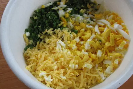 Салат с крабового мяса "мозаика": шаг 1