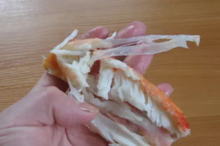 Салат с крабового мяса "мозаика": шаг 3