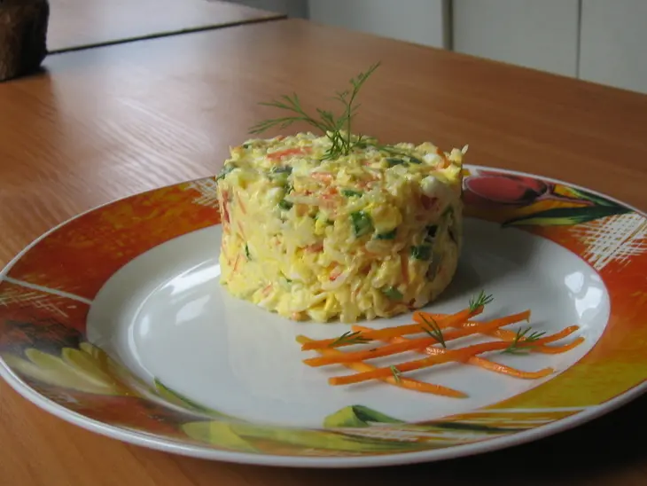 Салат с крабового мяса "мозаика": шаг 7