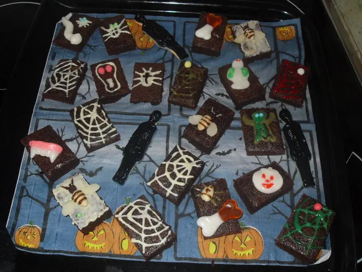 Браунисы (brownies) к хэллоуину: шаг 3
