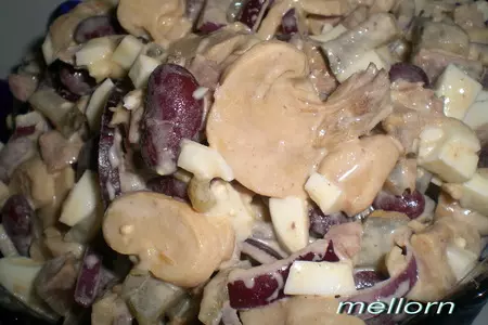 Салат из фасоли, мяса и грибов: шаг 1