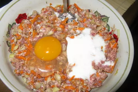 Мясные розочки на кефирно-содовом тесте с интересным соусом: шаг 1