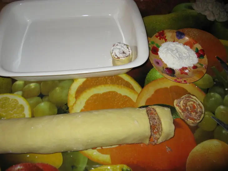 Мясные розочки на кефирно-содовом тесте с интересным соусом: шаг 3