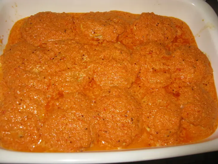Мясные розочки на кефирно-содовом тесте с интересным соусом: шаг 7