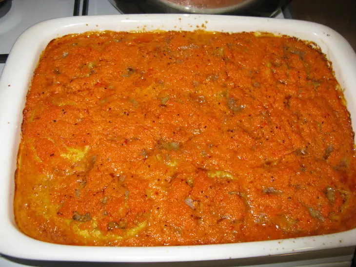 Мясные розочки на кефирно-содовом тесте с интересным соусом: шаг 8