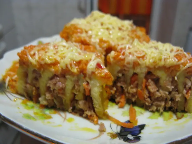 Мясные розочки на кефирно-содовом тесте с интересным соусом: шаг 9