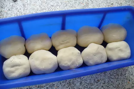 Пирог сдобный с двумя начинками: шаг 1
