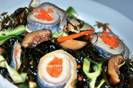 Салат с морской капустой, грибами и сельдью.: шаг 3